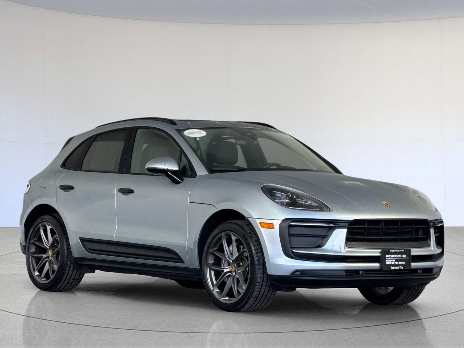 Certified 2022 Porsche Macan image 10
