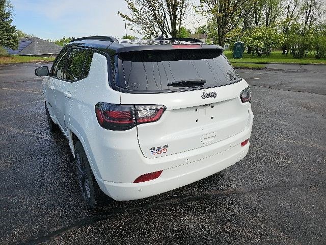 Used 2024 Jeep Compass Limited AWD/4WD image 3