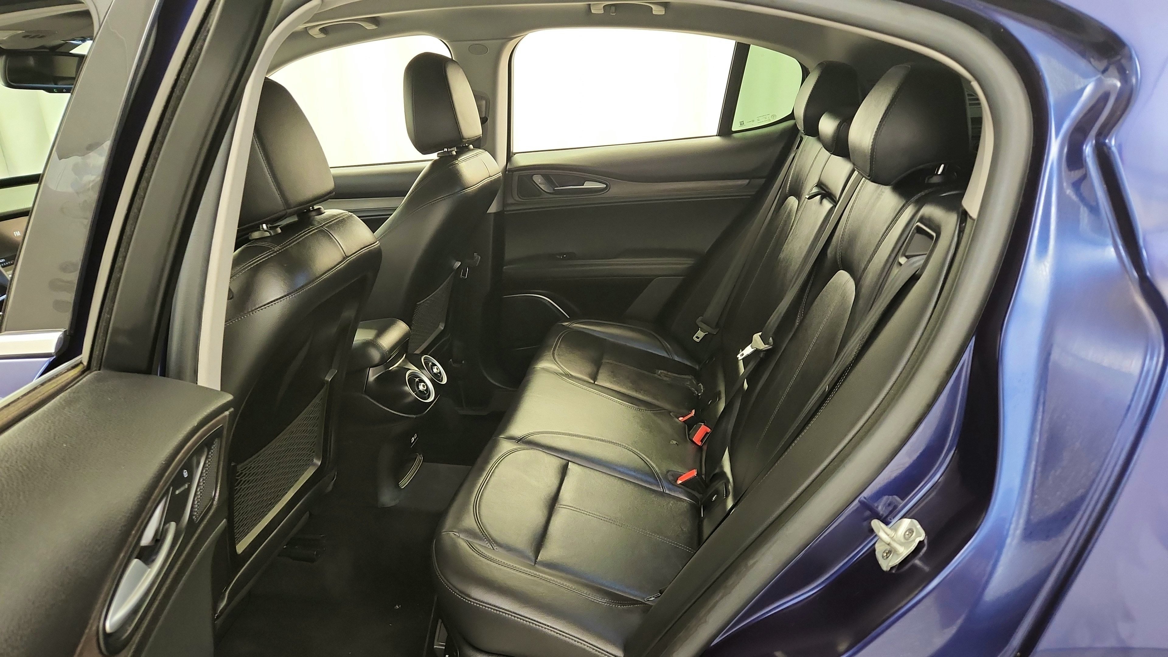 Used 2018 Alfa Romeo Stelvio Ti AWD/4WD image 27