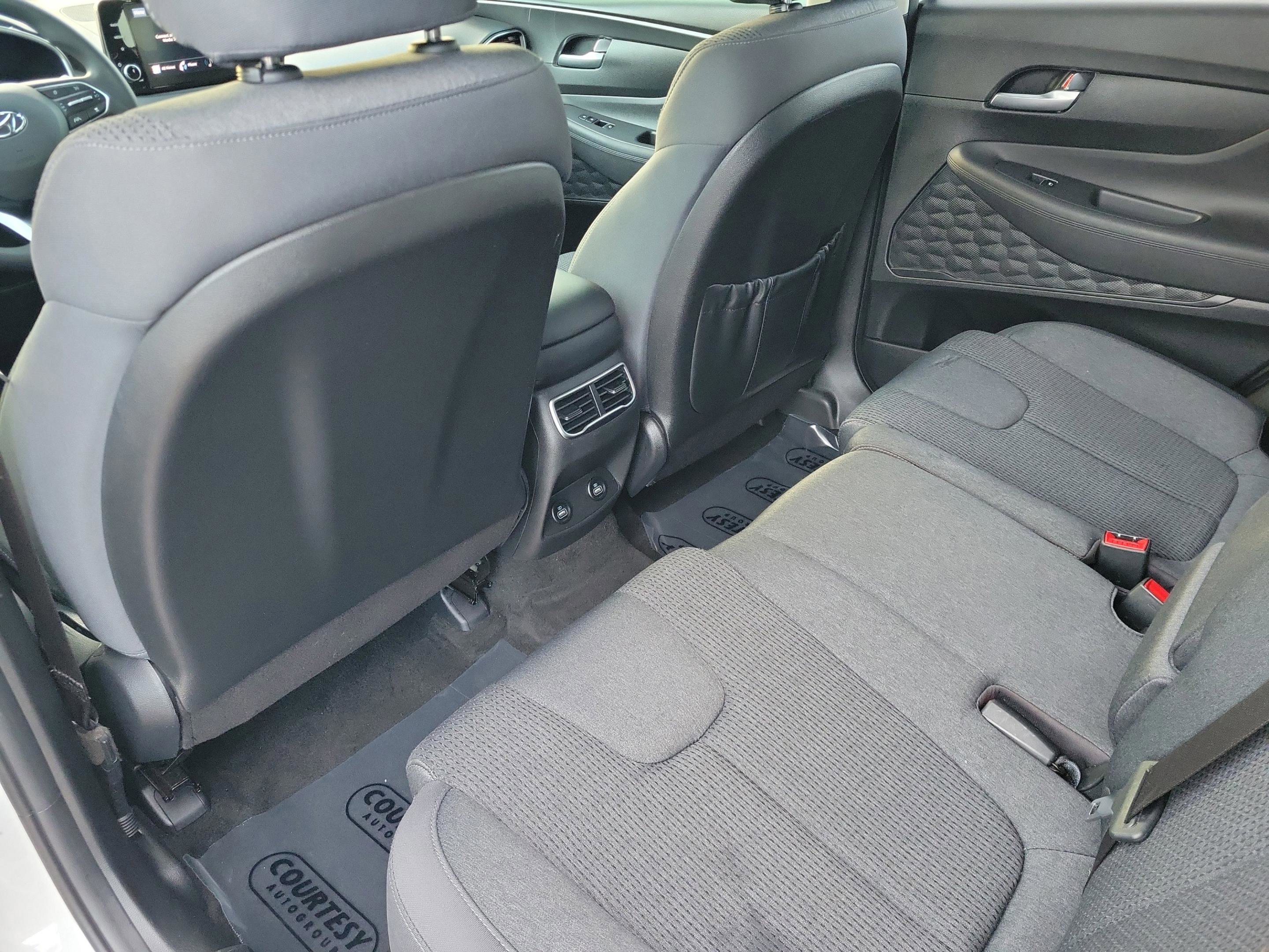 Used 2023 Hyundai Santa Fe SE image 11
