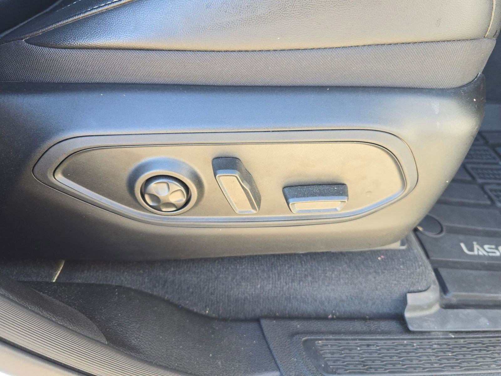 Used 2025 Jeep Grand Cherokee L Limited w/ Luxury Tech Group II image 34