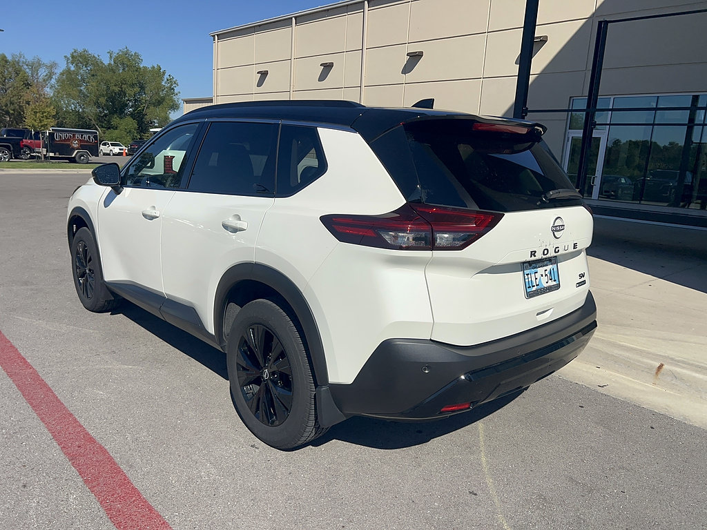 Used 2023 Nissan Rogue SV w/ SV Premium Package FWD image 10