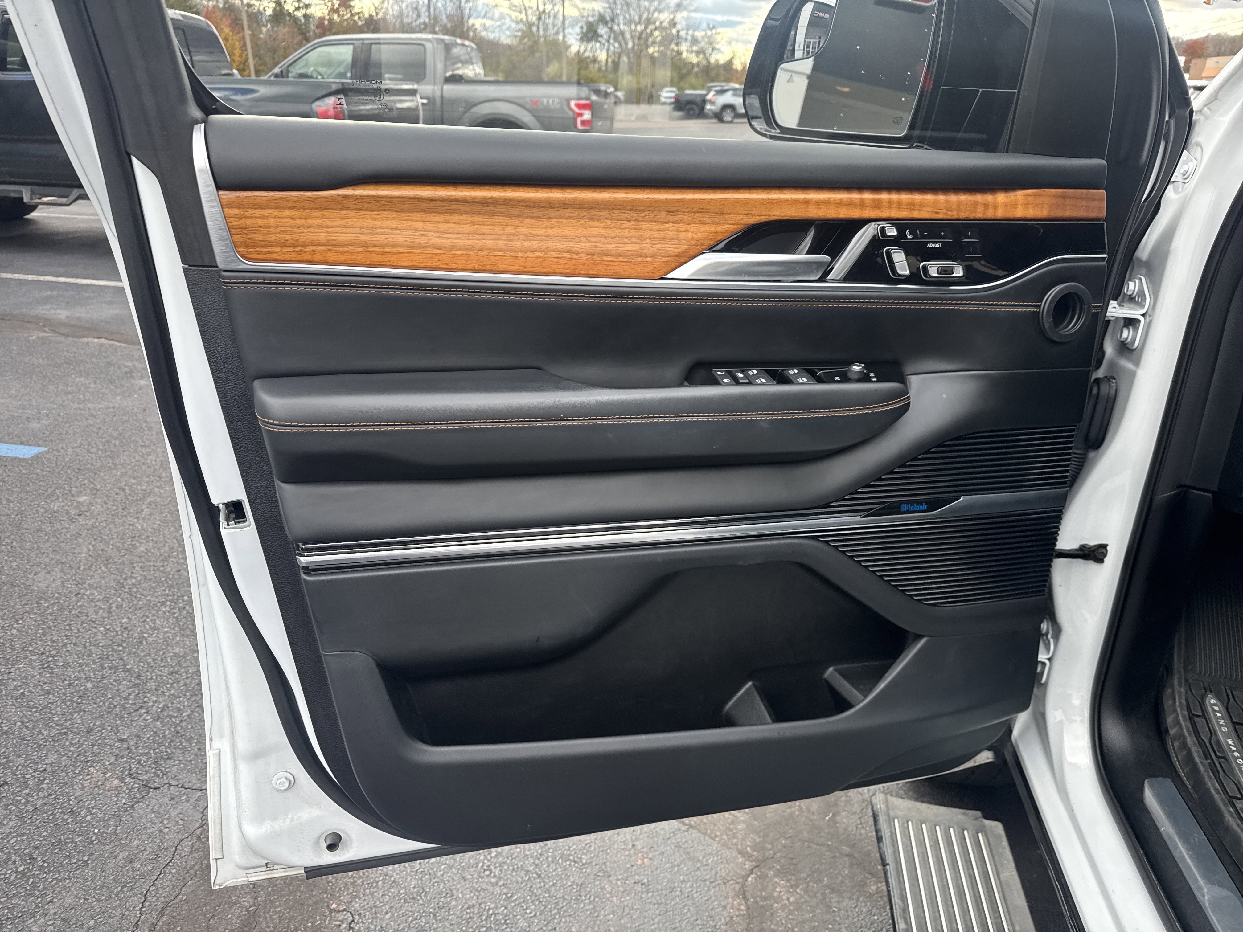 Used 2023 Jeep Grand Wagoneer L Series III image 16