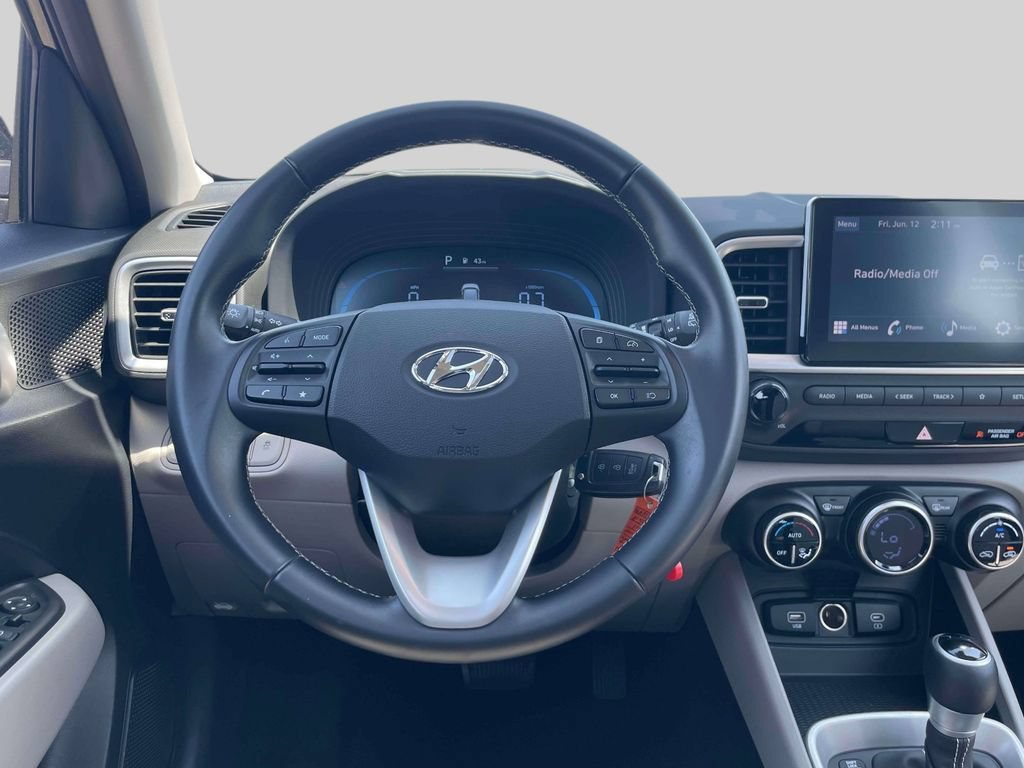 Used 2023 Hyundai Venue SEL FWD image 12