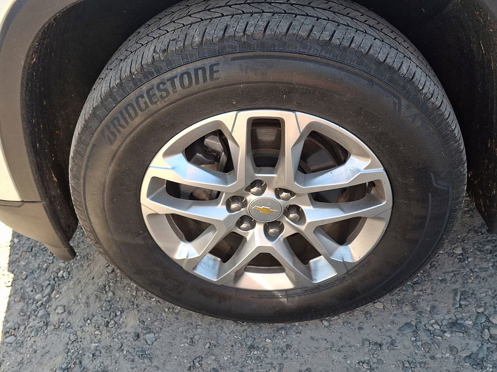 Used 2020 Chevrolet Traverse LS FWD image 32