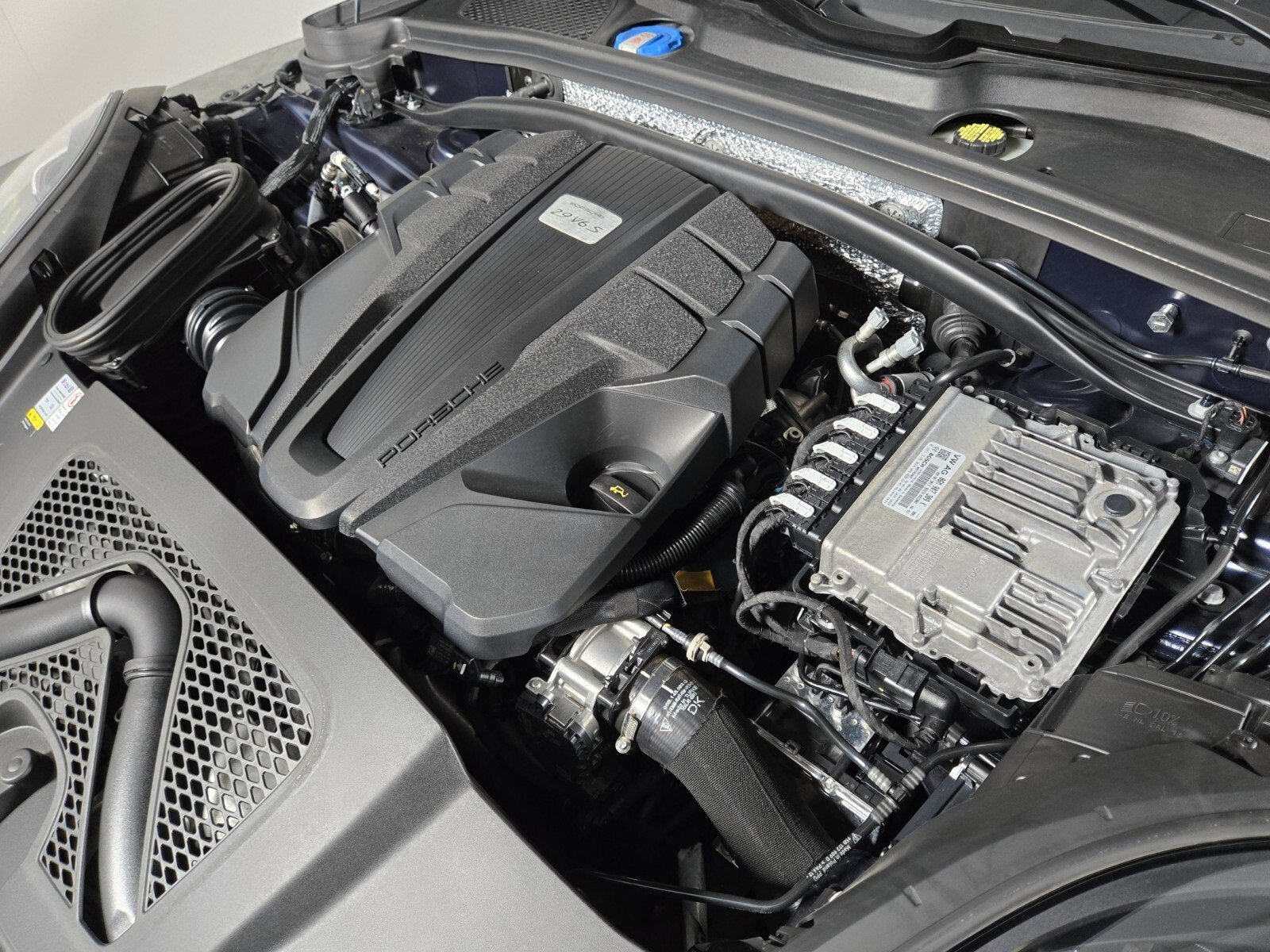 Used 2022 Porsche Macan S image 22