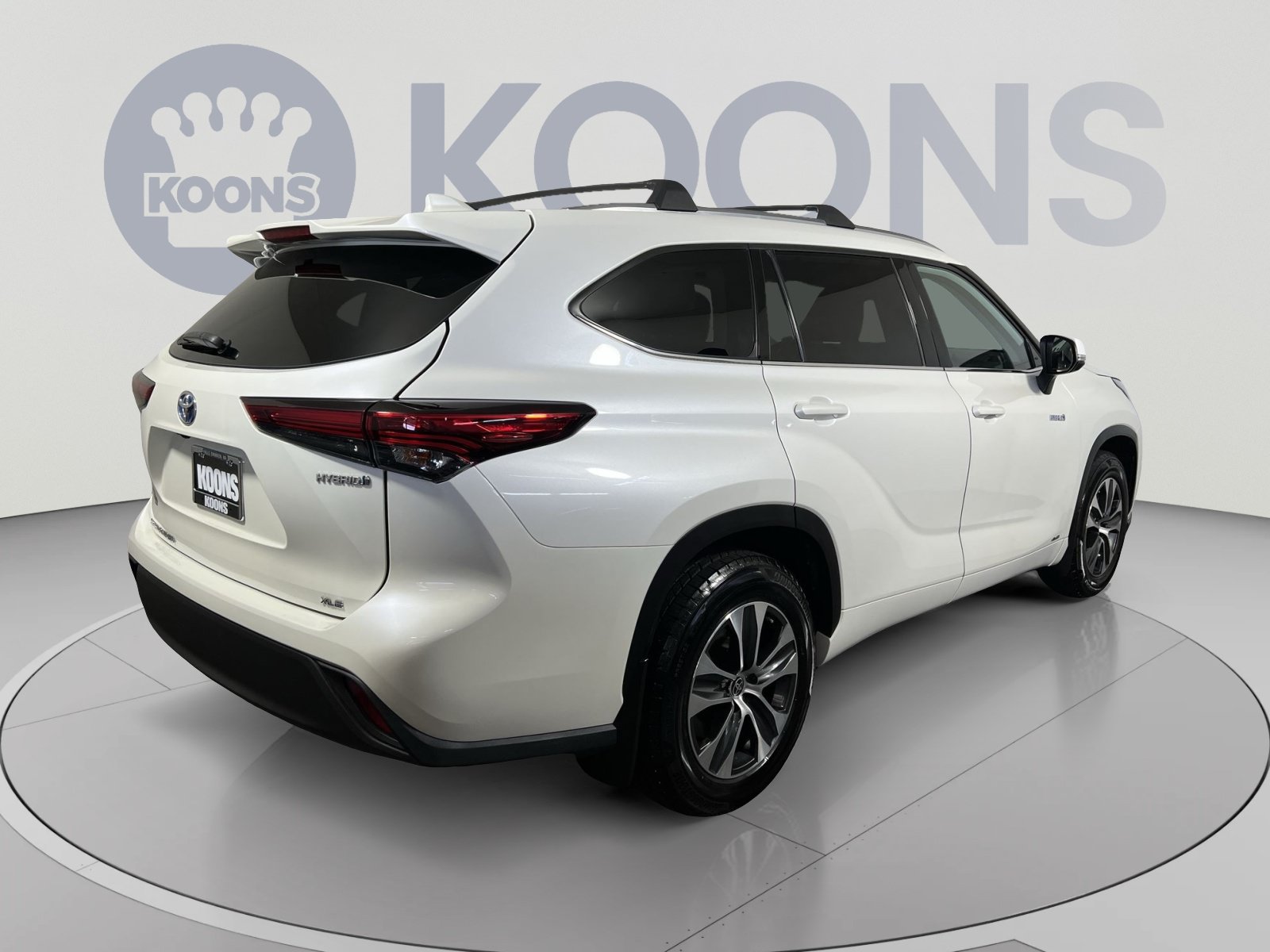 Used 2021 Toyota Highlander XLE AWD/4WD image 11