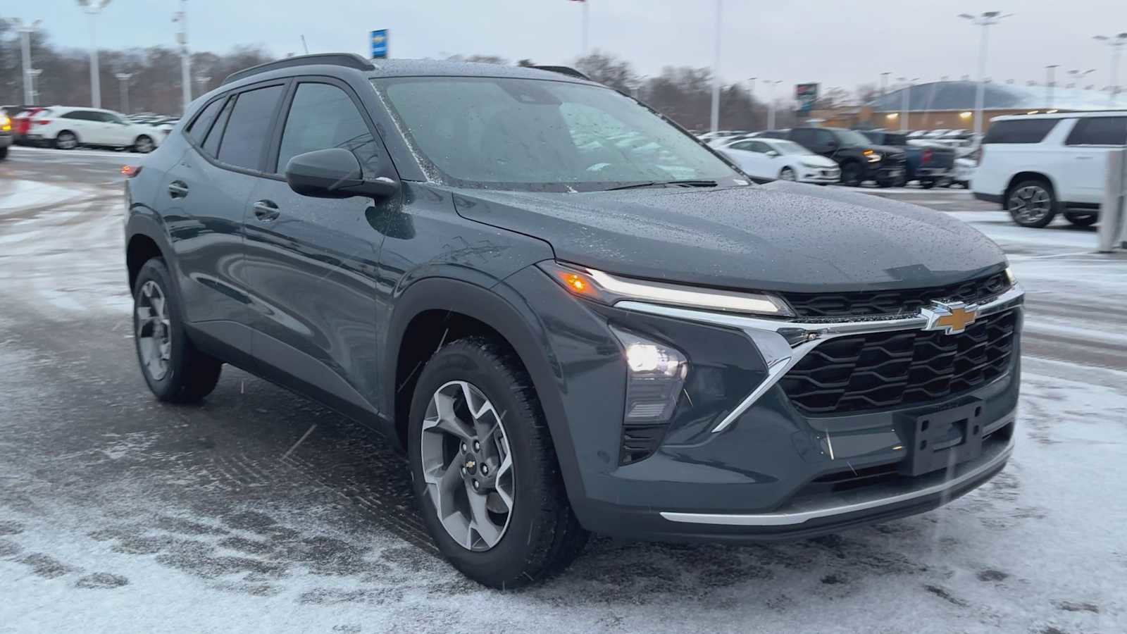 Used 2025 Chevrolet Trax LT w/ Driver Confidence Package image 8