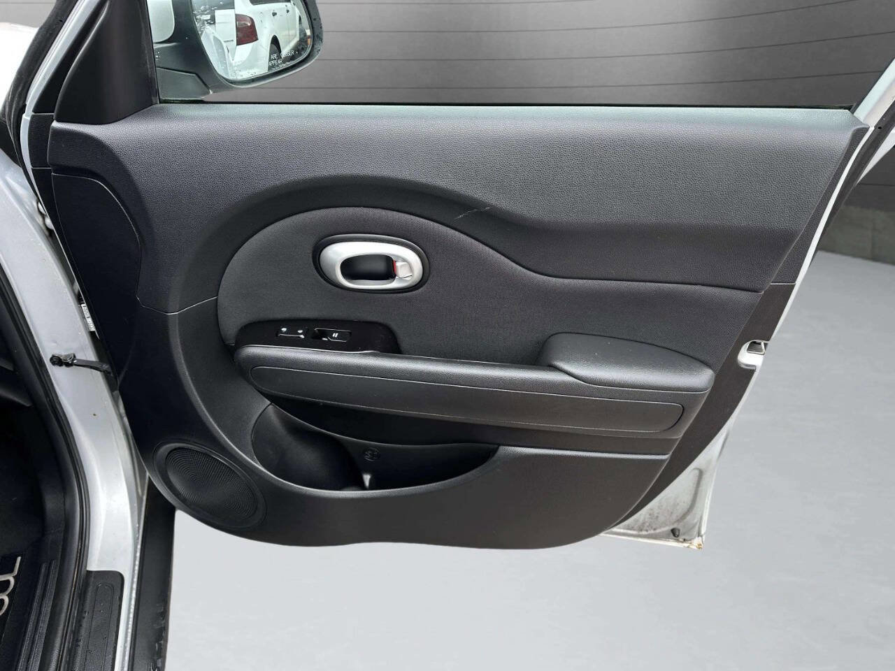 Used 2014 Kia Soul Base 4dr Crossover 6M image 25