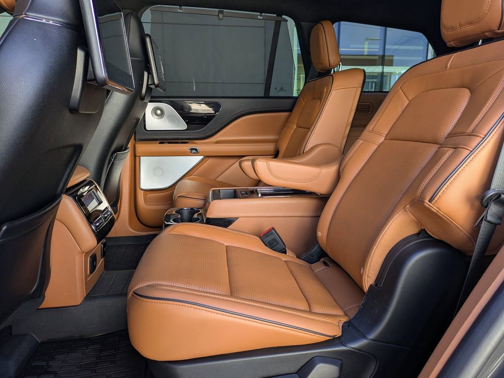 Certified 2023 Lincoln Aviator Black Label w/ Class IV Trailer Tow Package image 16