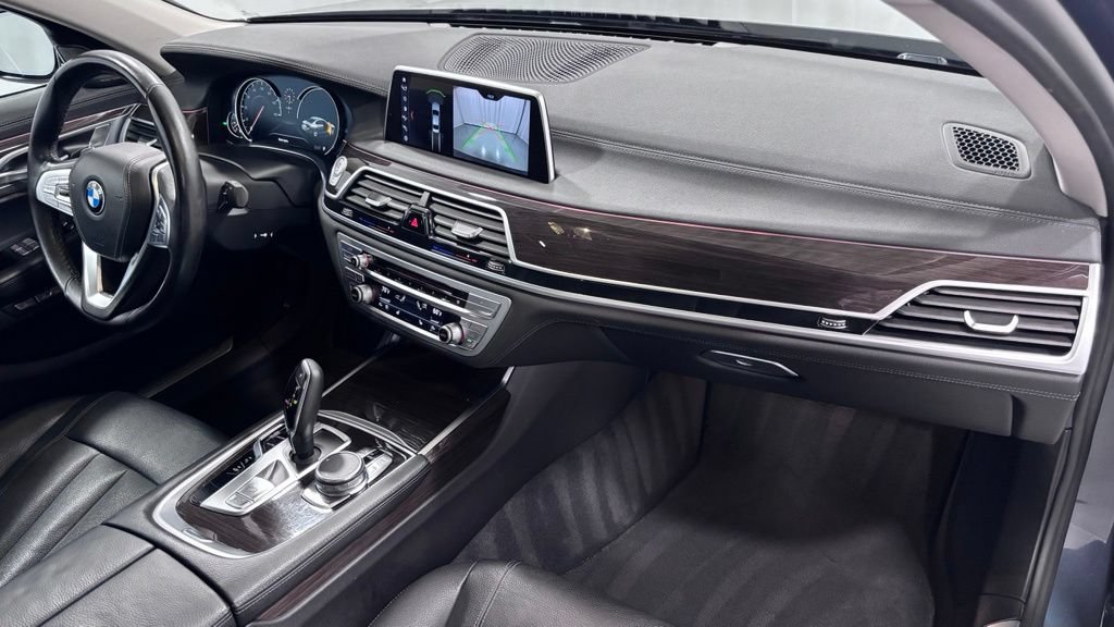 Used 2018 BMW 740i xDrive AWD/4WD image 17