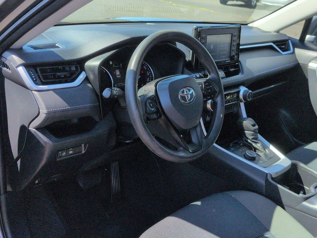 Used 2022 Toyota RAV4 LE AWD/4WD image 11