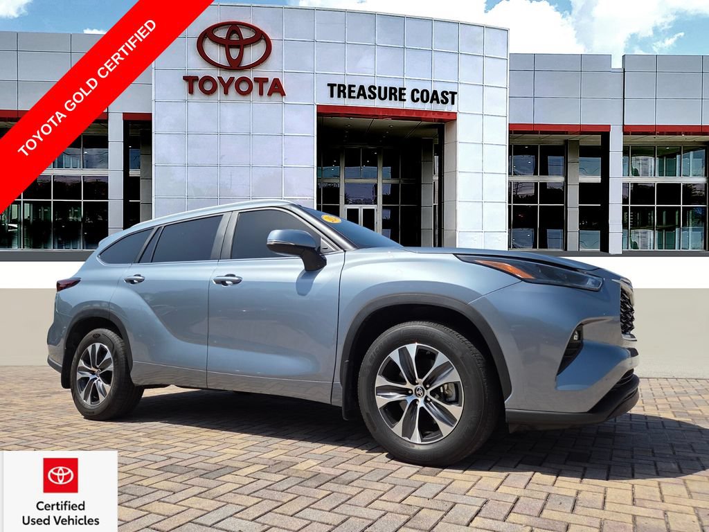 Used 2024 Toyota Highlander XLE FWD image 1