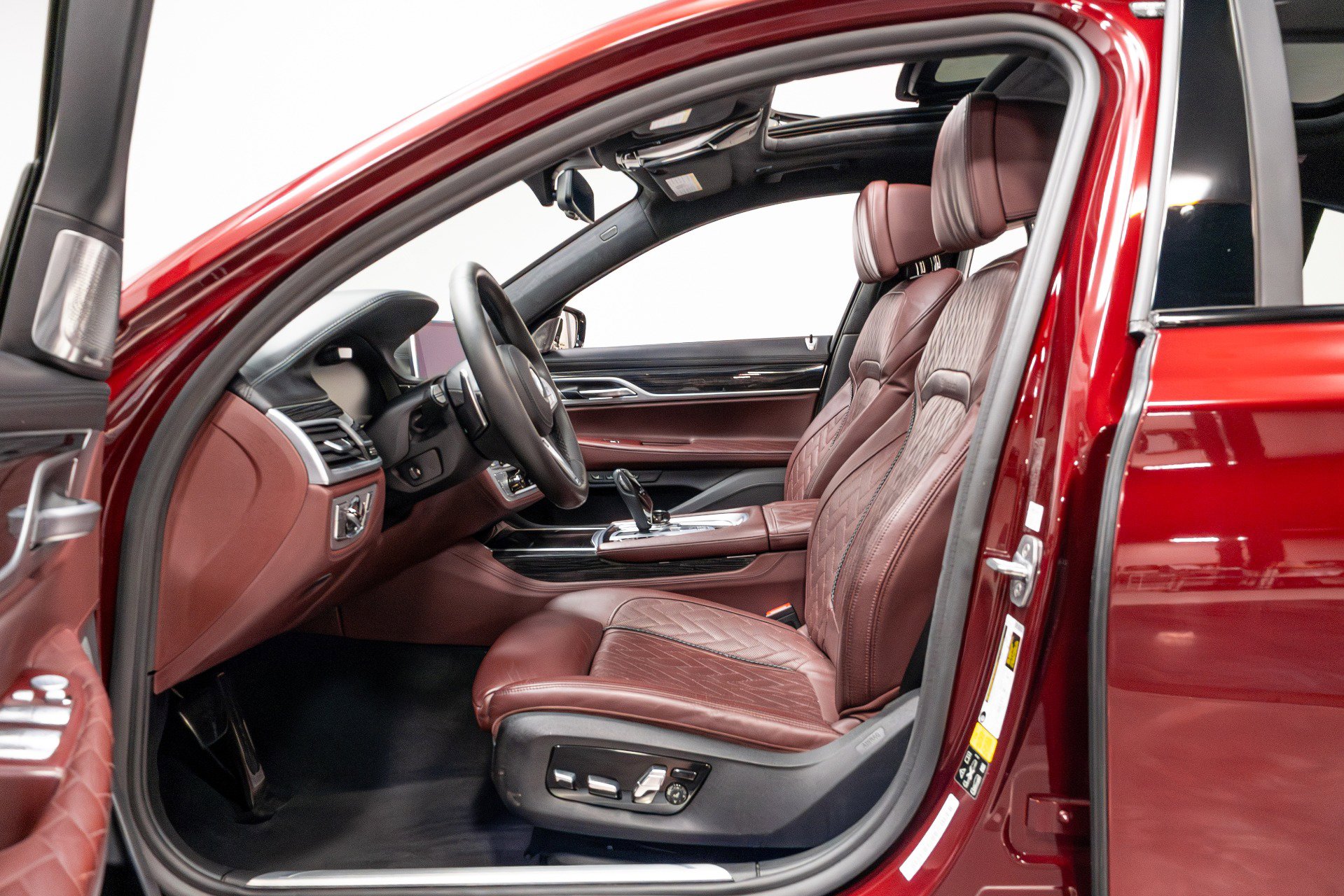 Used 2020 BMW 750i xDrive w/ Executive Package image 5