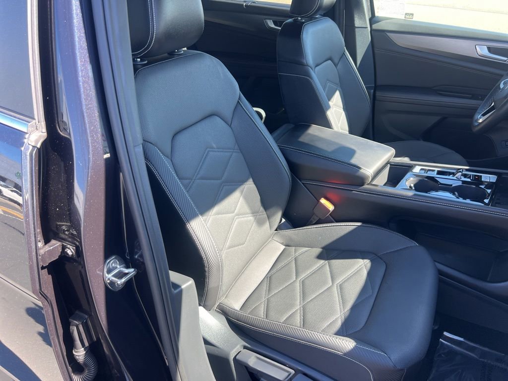 Used 2025 Volkswagen Atlas Cross Sport SE image 31