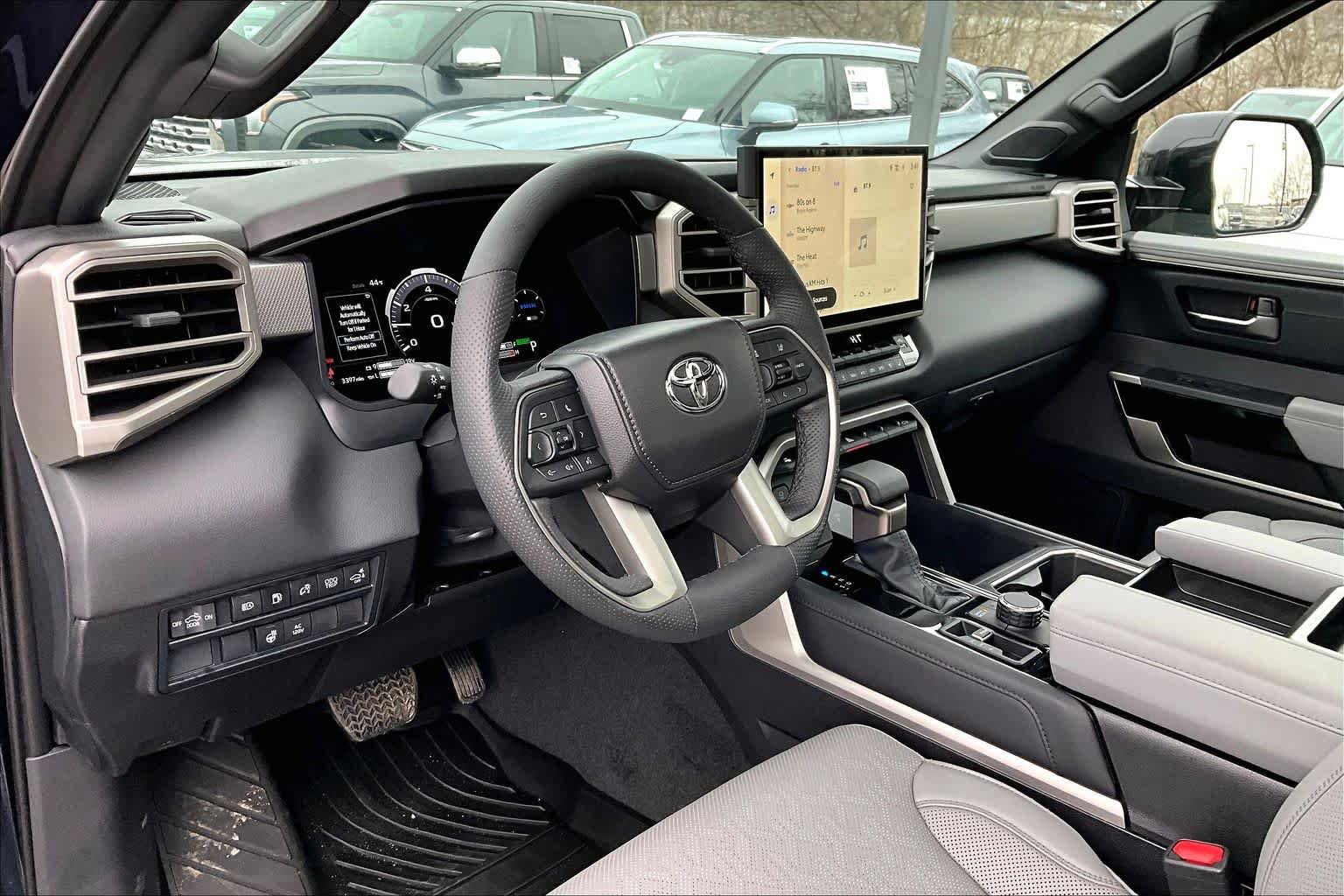 Used 2025 Toyota Tundra Limited image 17