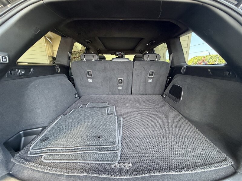 Used 2023 Jeep Grand Cherokee Summit AWD/4WD image 14