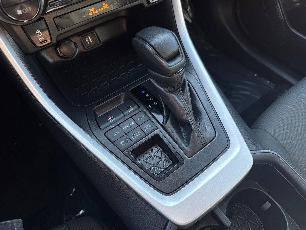 Used 2025 Toyota RAV4 XLE image 25