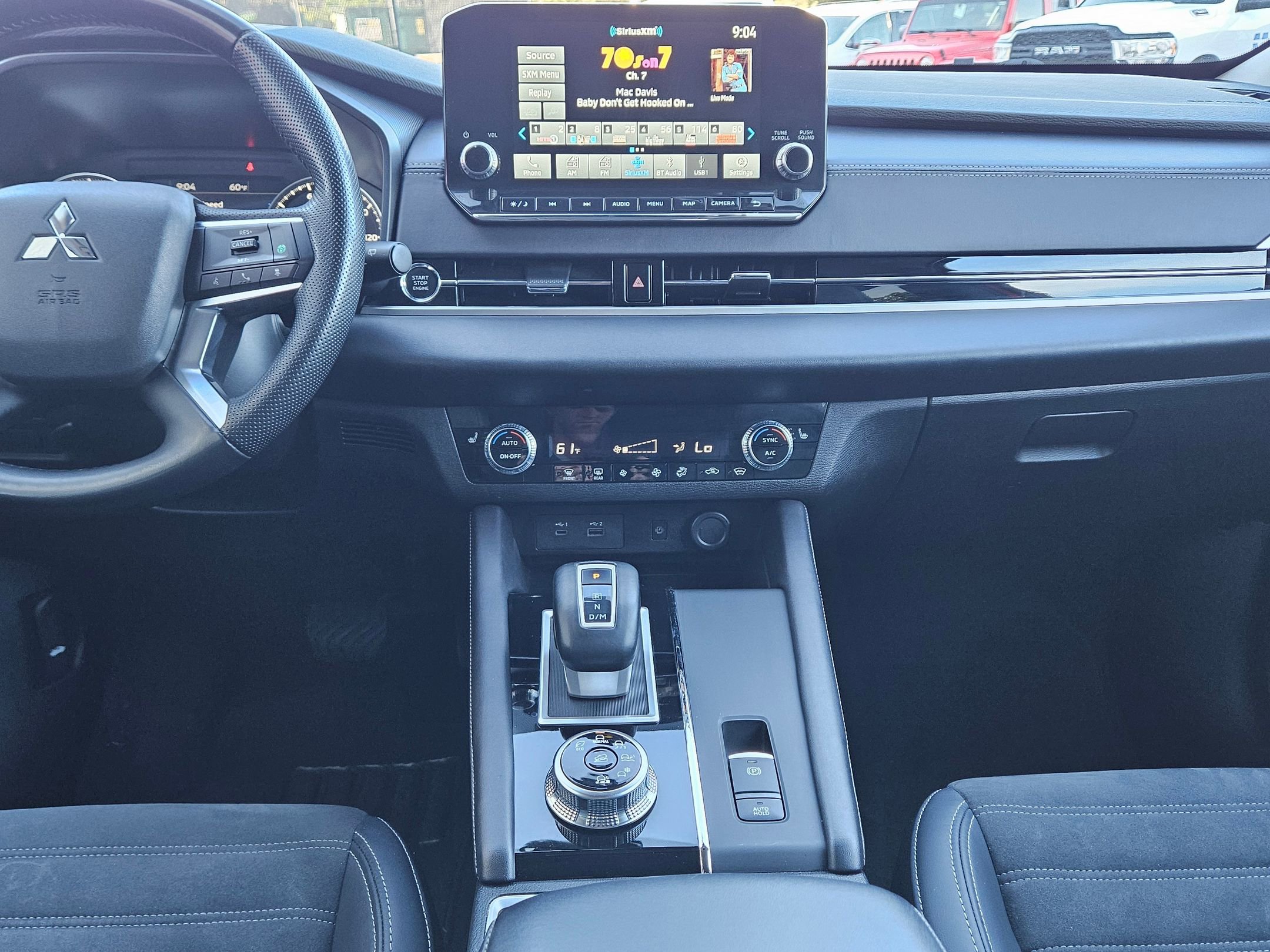 Used 2024 Mitsubishi Outlander SE image 10