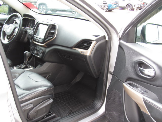 Used 2018 Jeep Cherokee Limited FWD image 17