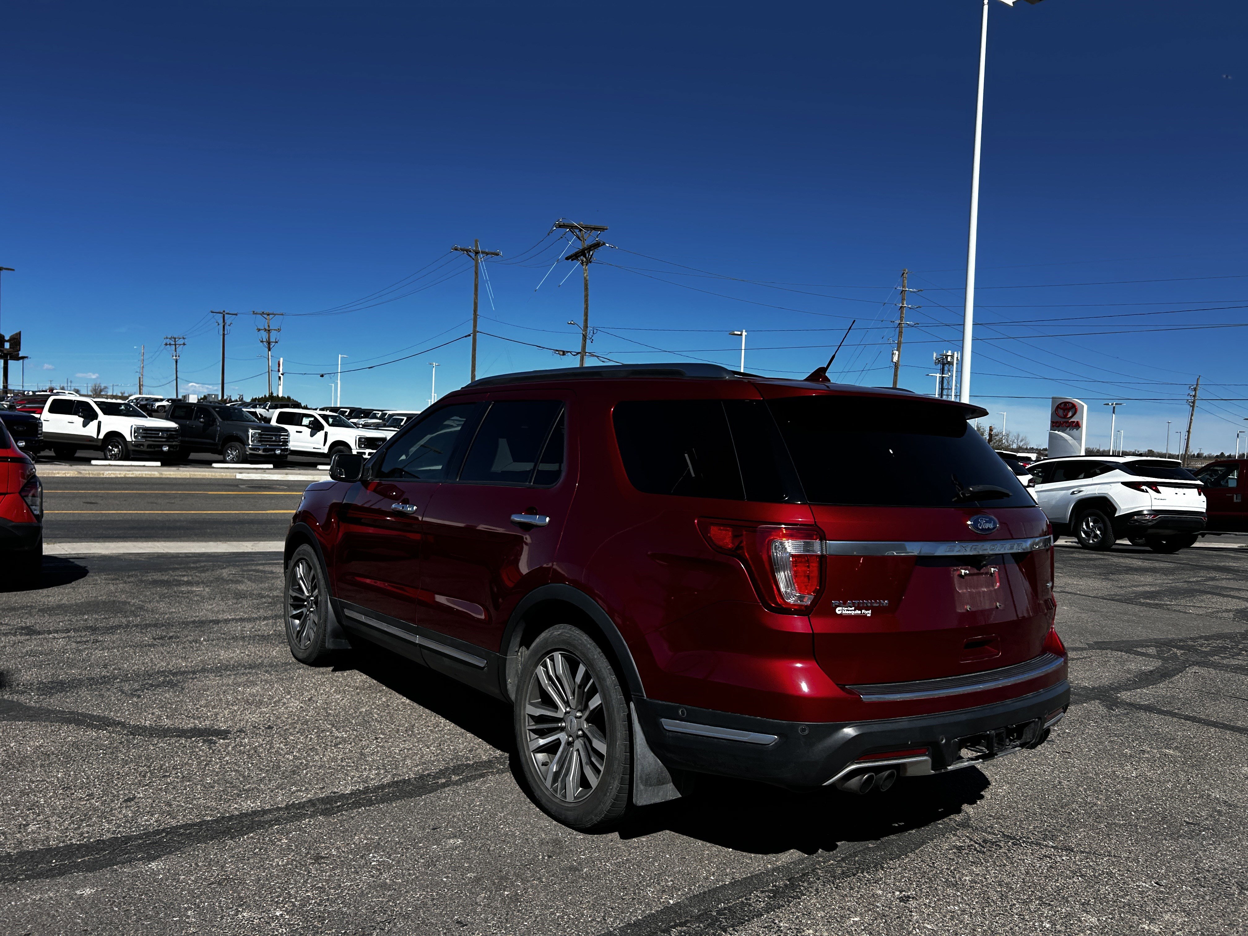Used 2018 Ford Explorer Platinum image 3