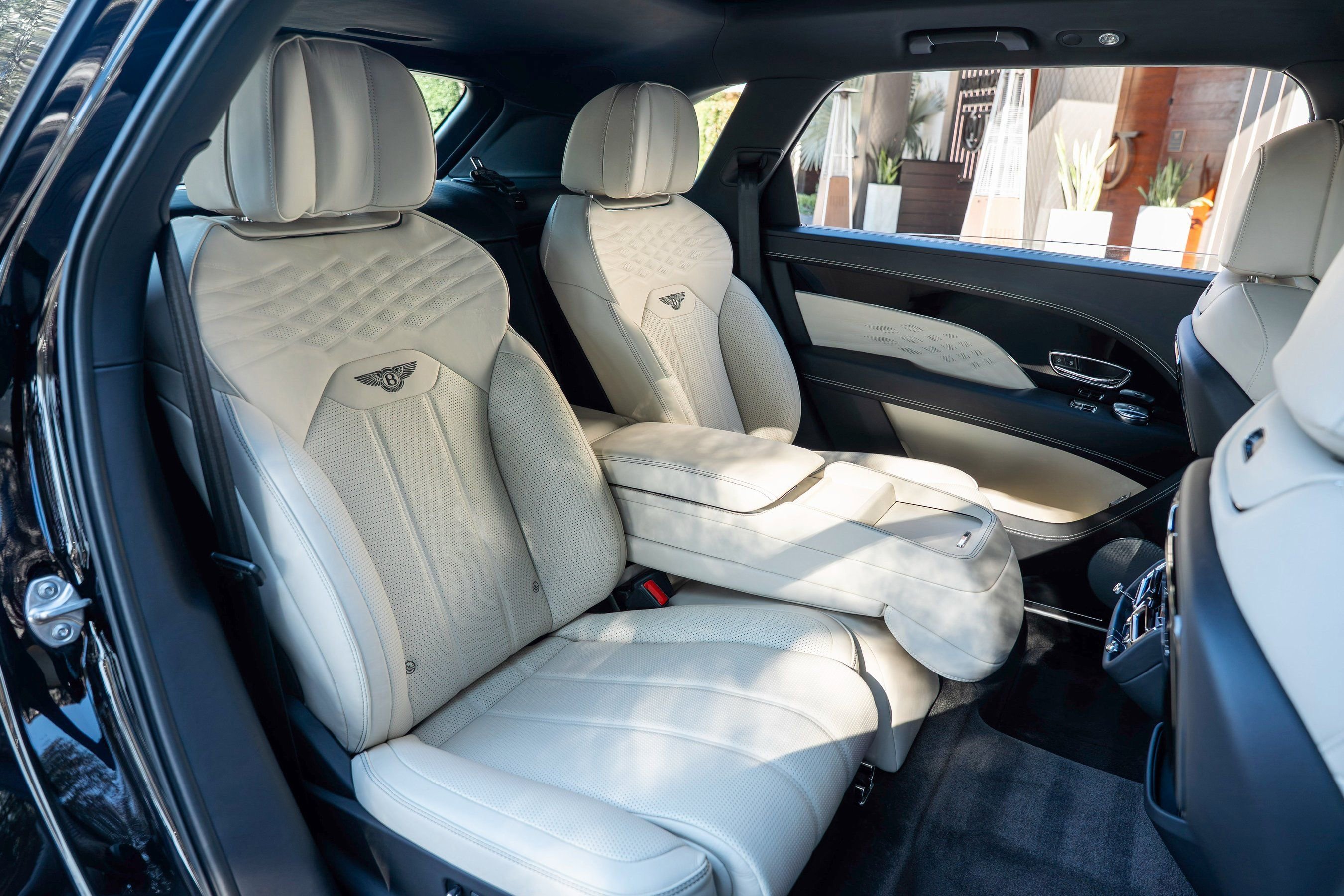 Used 2023 Bentley Bentayga Extended Wheelbase image 31