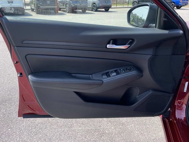 Used 2025 Nissan Altima 2.5 SV FWD image 15