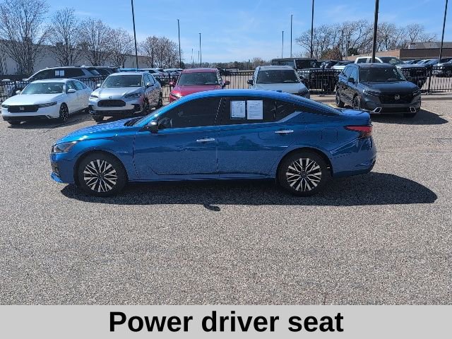 Used 2025 Nissan Altima 2.5 SV image 3