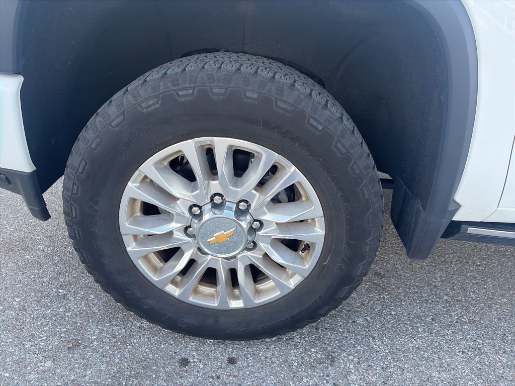 Used 2022 Chevrolet Silverado 2500 High Country AWD/4WD image 13