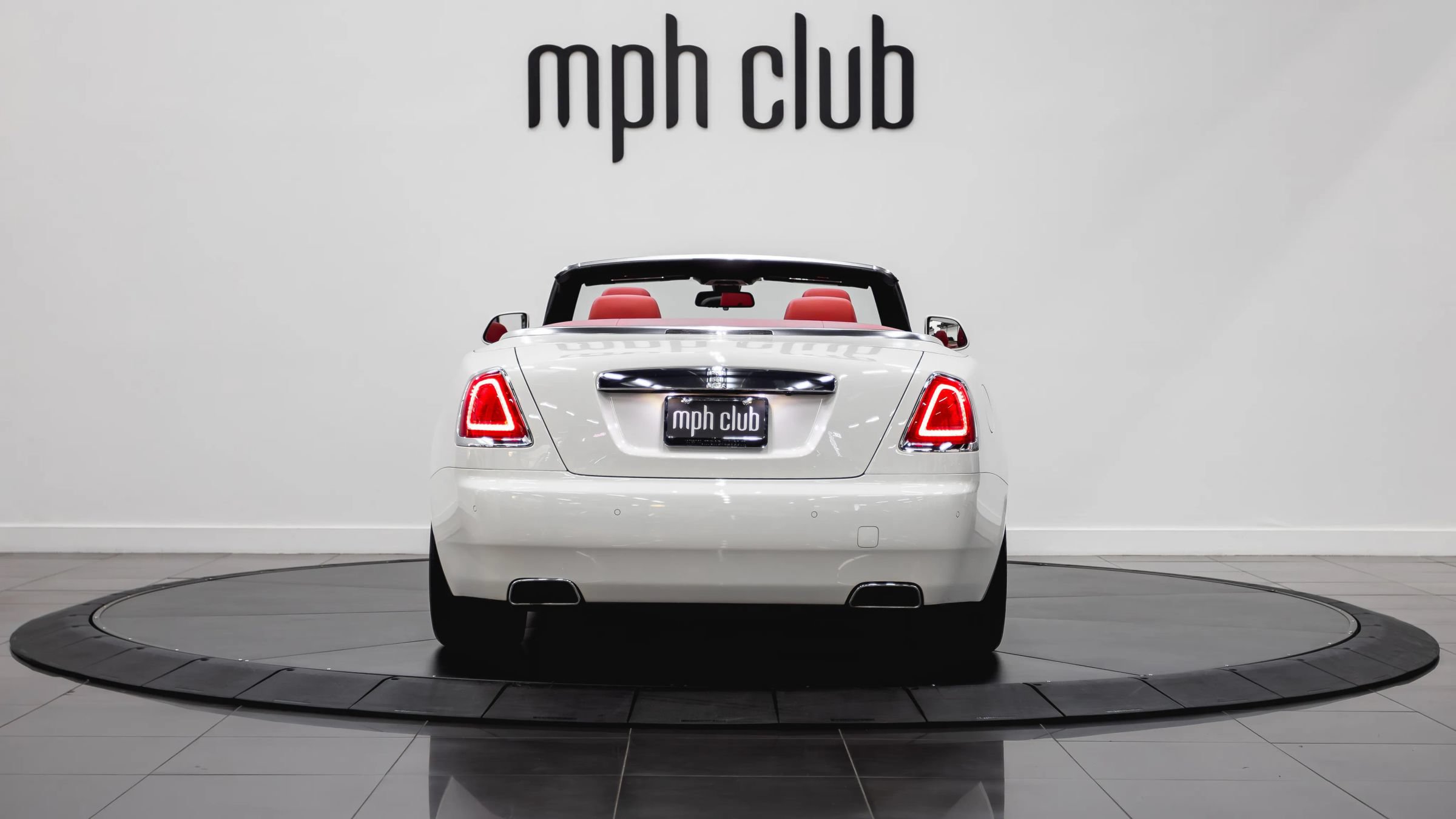 Used 2017 Rolls-Royce Dawn RWD image 17
