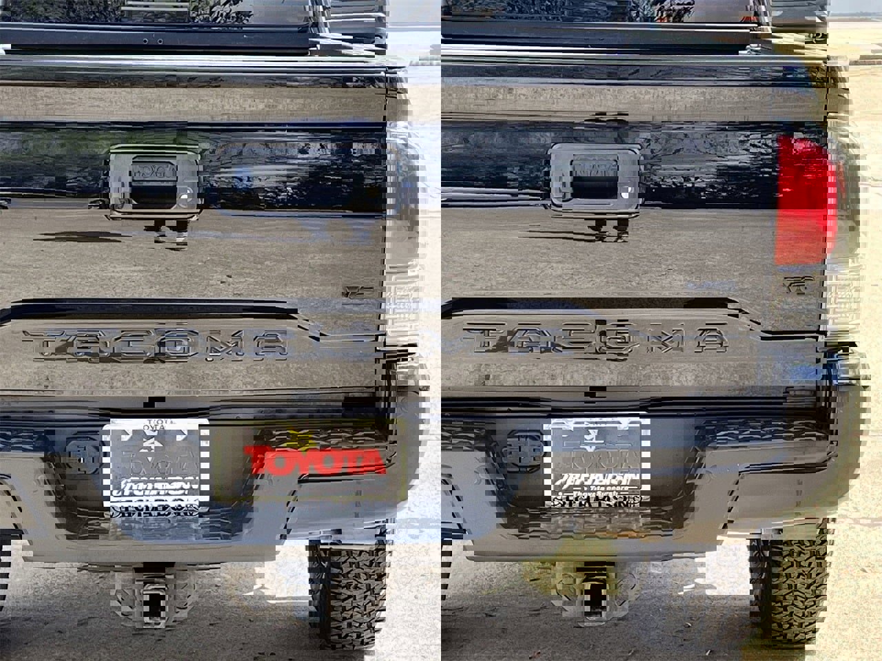 Used 2022 Toyota Tacoma TRD Off-Road w/ Technology Package image 6