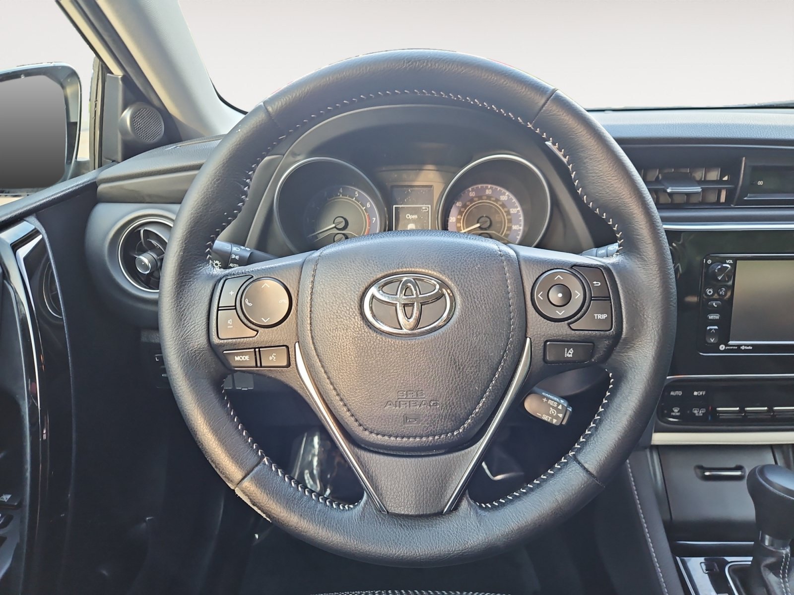 Used 2018 Toyota Corolla iM FWD image 13