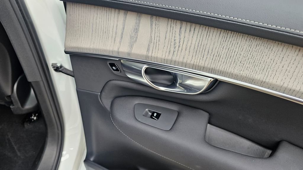 Certified 2025 Volvo XC90 T8 Ultra w/ Protection Package Premier image 10
