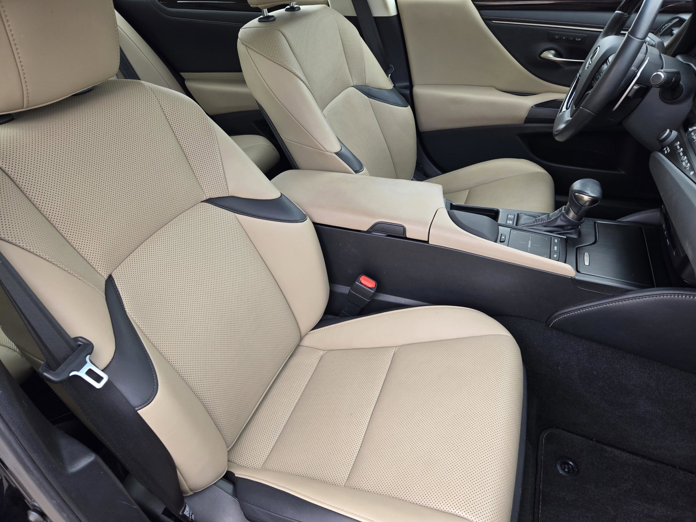 Used 2019 Lexus ES 300h w/ Premium Package image 10