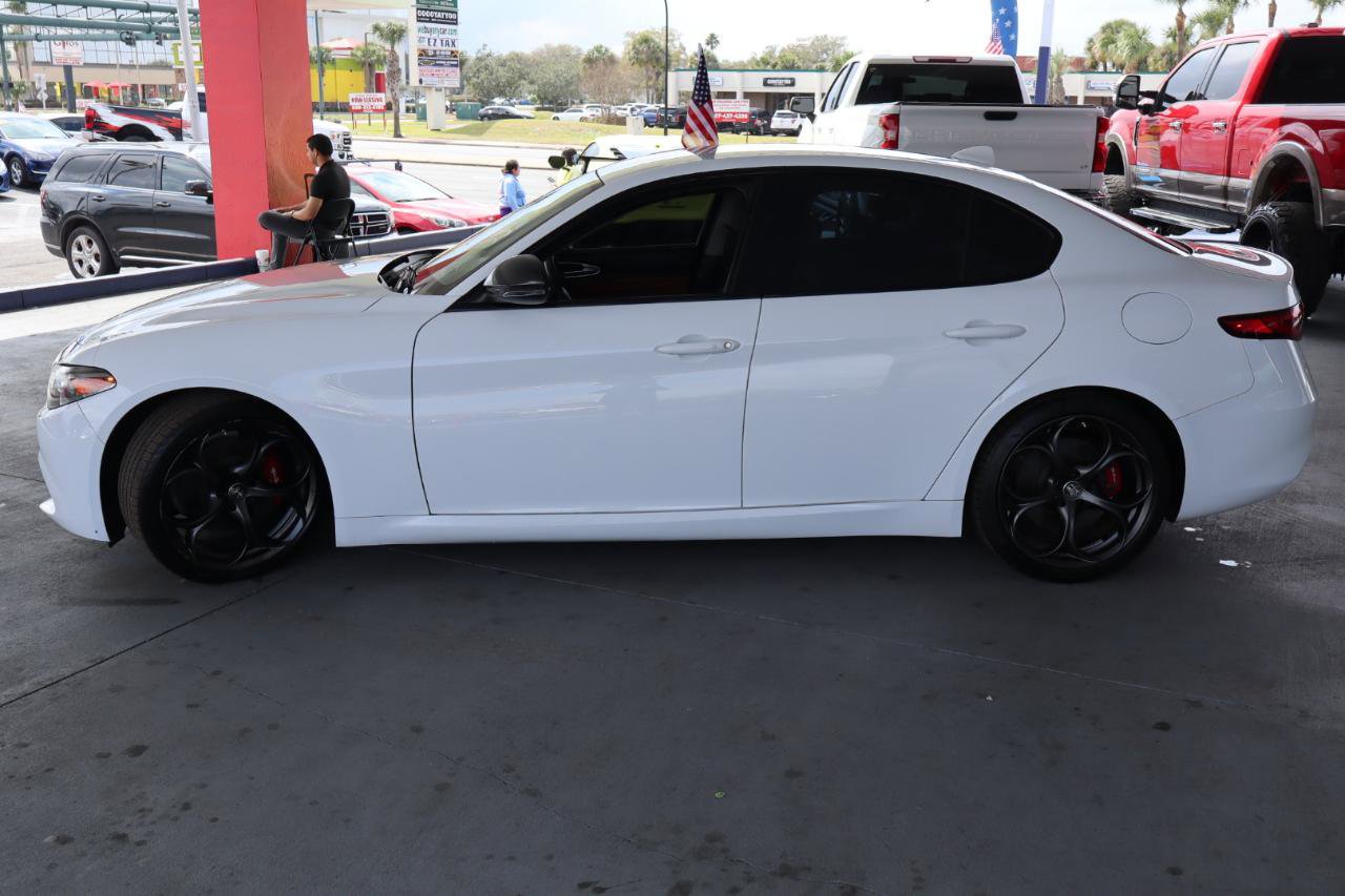 Used 2019 Alfa Romeo Giulia w/ Nero Edizione image 9
