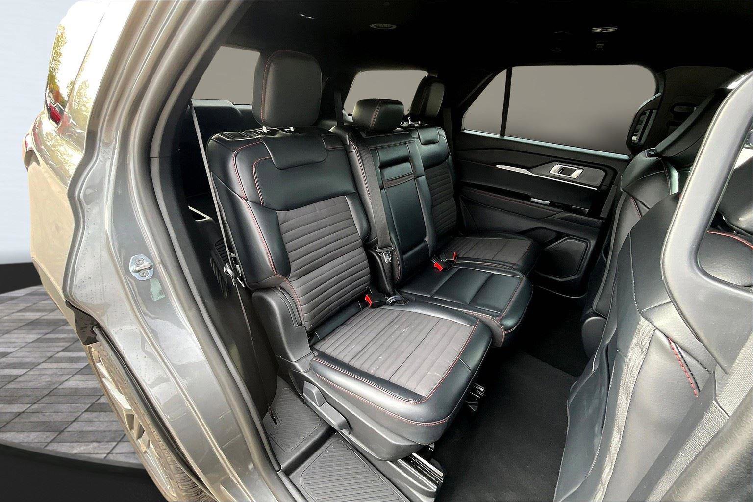 Certified 2025 Ford Explorer ST-Line w/ ST-Line Street Pack image 20