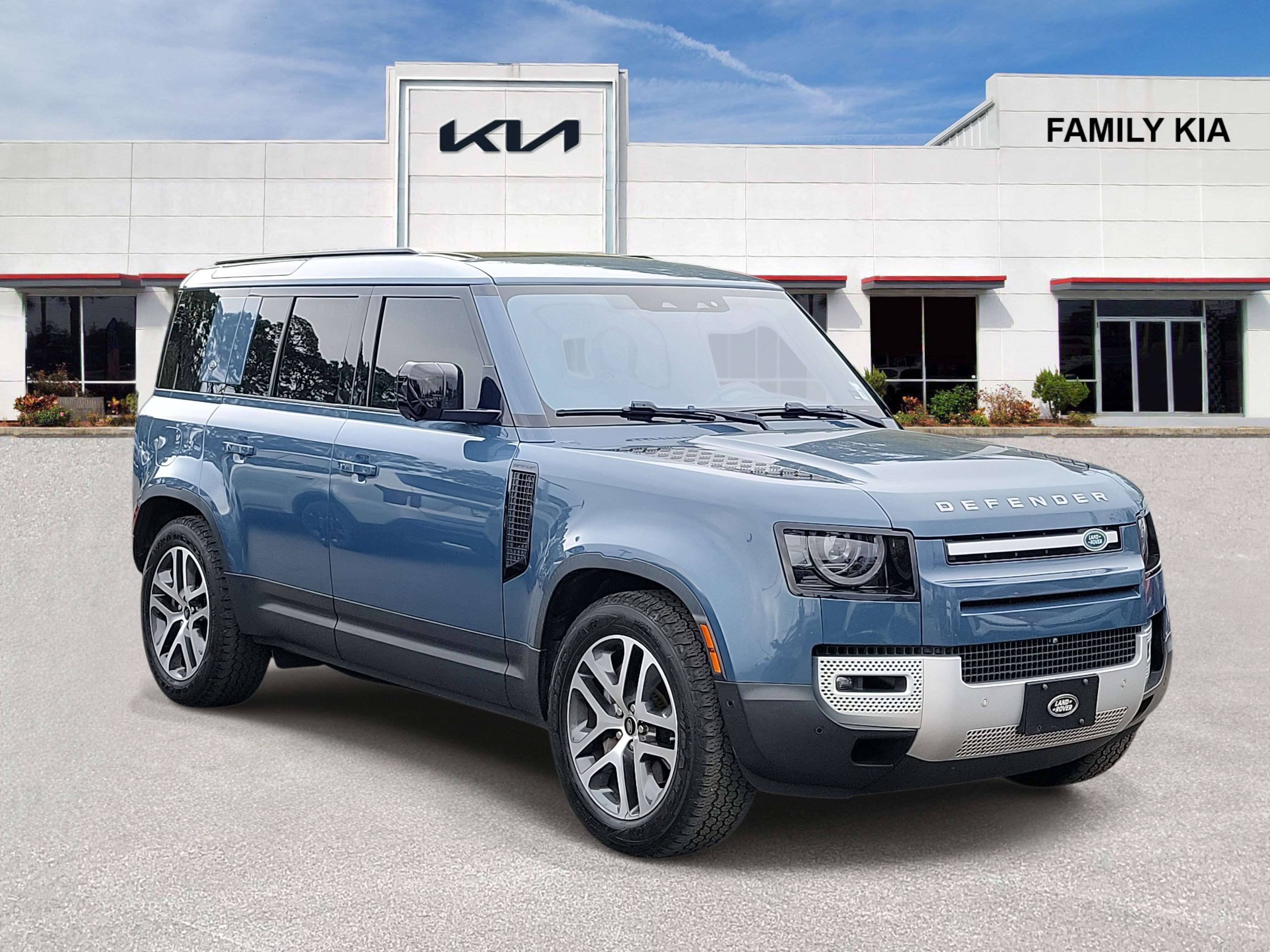 Used 2020 Land Rover Defender 110 SE image 1