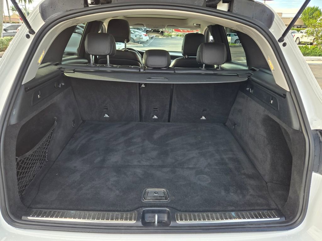 Used 2021 Mercedes-Benz GLC 300 4MATIC image 9