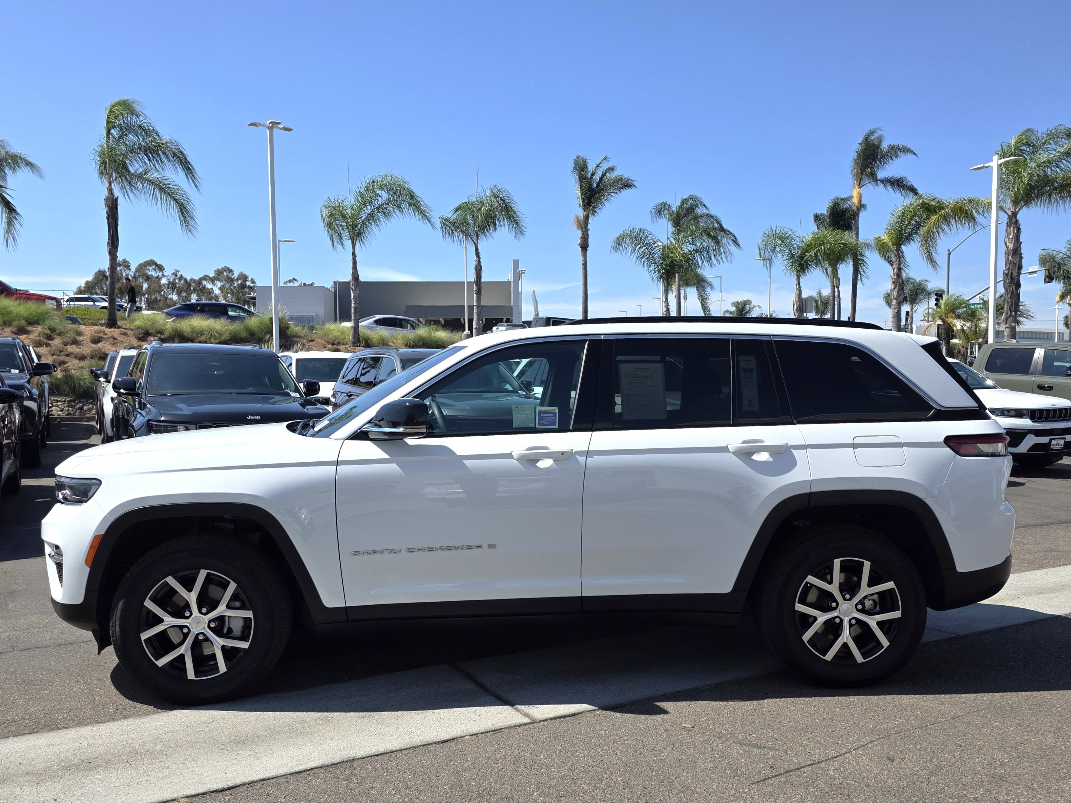 Certified 2024 Jeep Grand Cherokee Limited RWD image 2