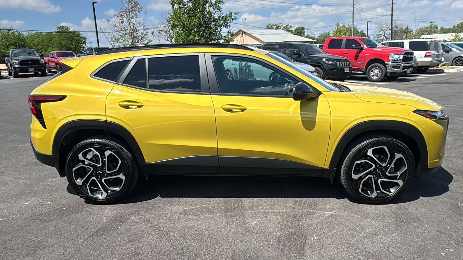 Used 2024 Chevrolet Trax RS w/ Sunroof Package image 4