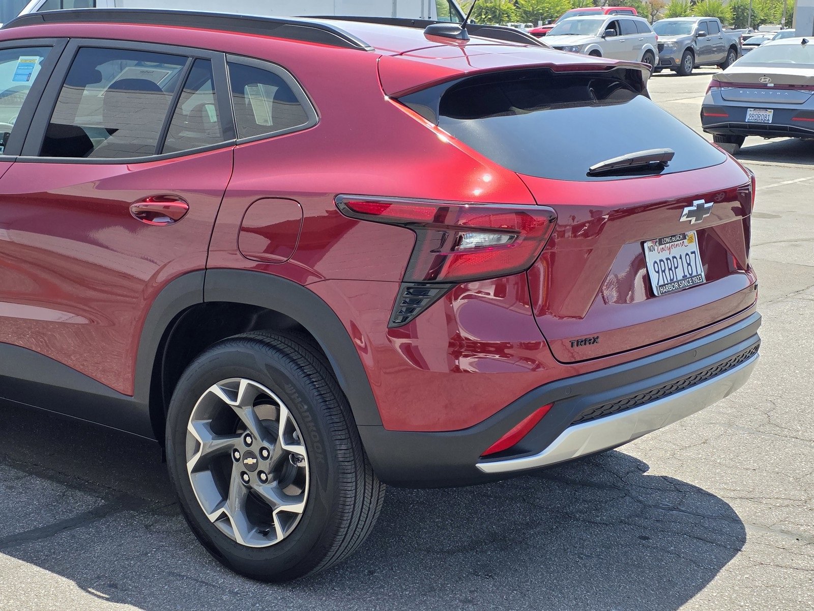 Certified 2025 Chevrolet Trax LT w/ Driver Confidence Package image 9