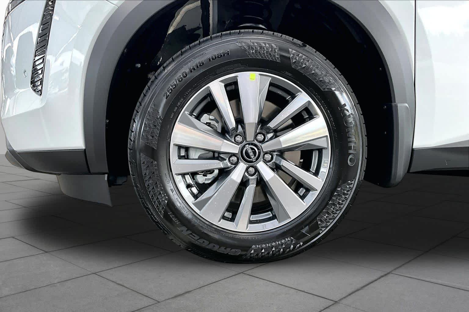 New 2026 Nissan Pathfinder SL FWD image 11