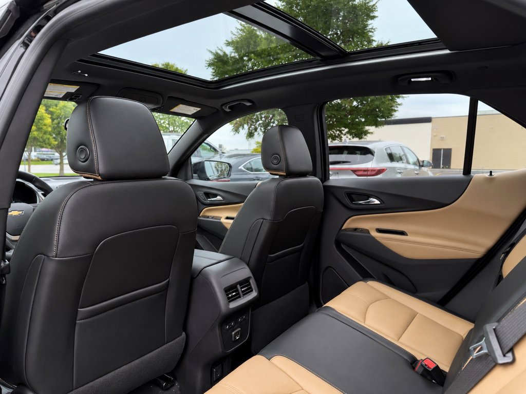 Used 2023 Chevrolet Equinox Premier AWD/4WD image 17