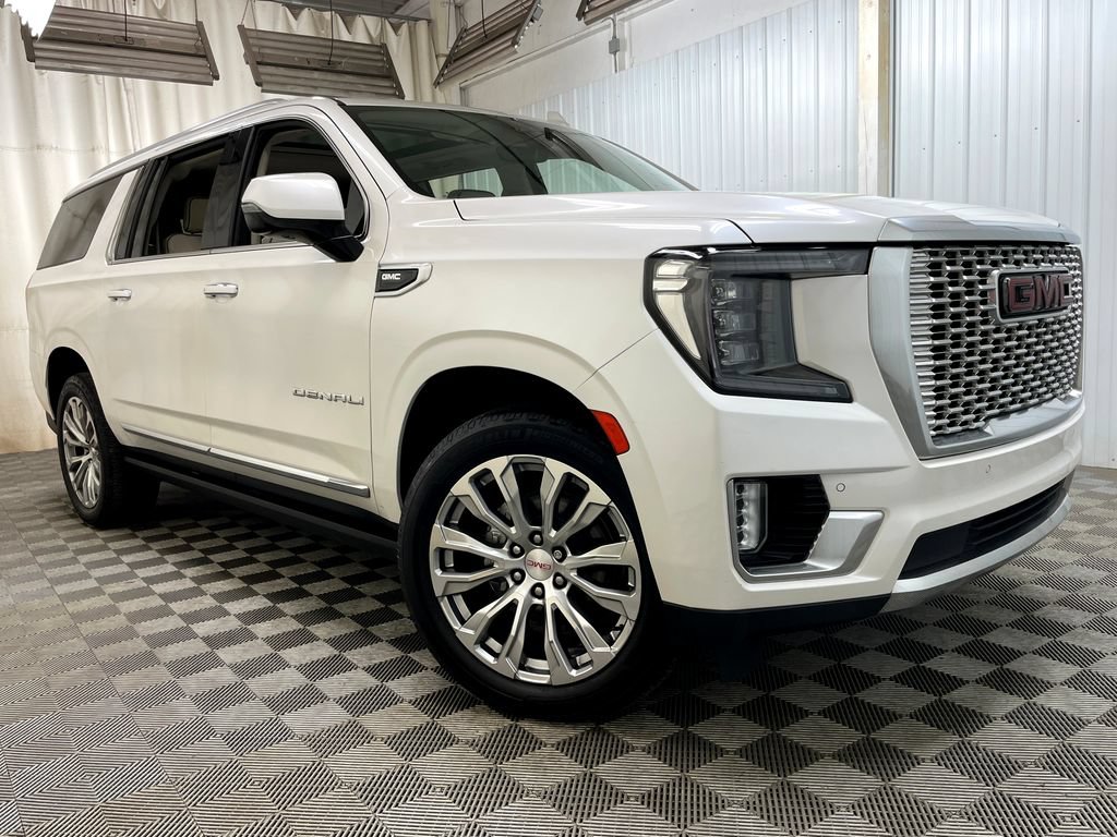 Used 2022 GMC Yukon XL Denali w/ Denali Premium Package AWD/4WD image 55