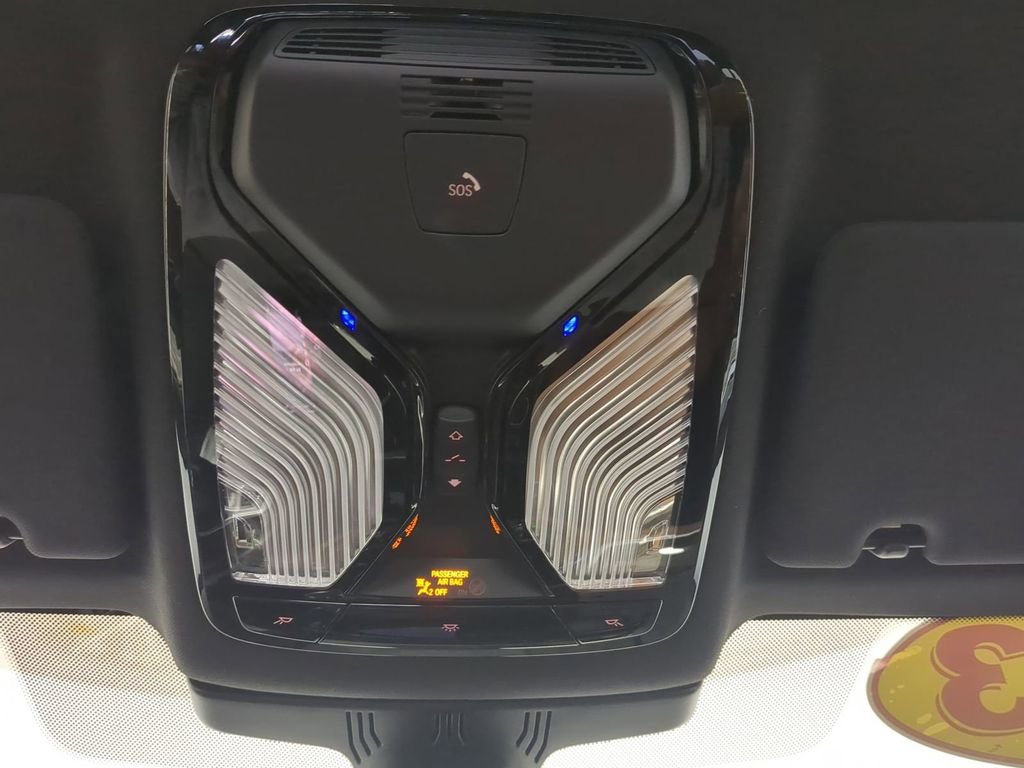 Used 2023 BMW 540i w/ M Sport Package image 25