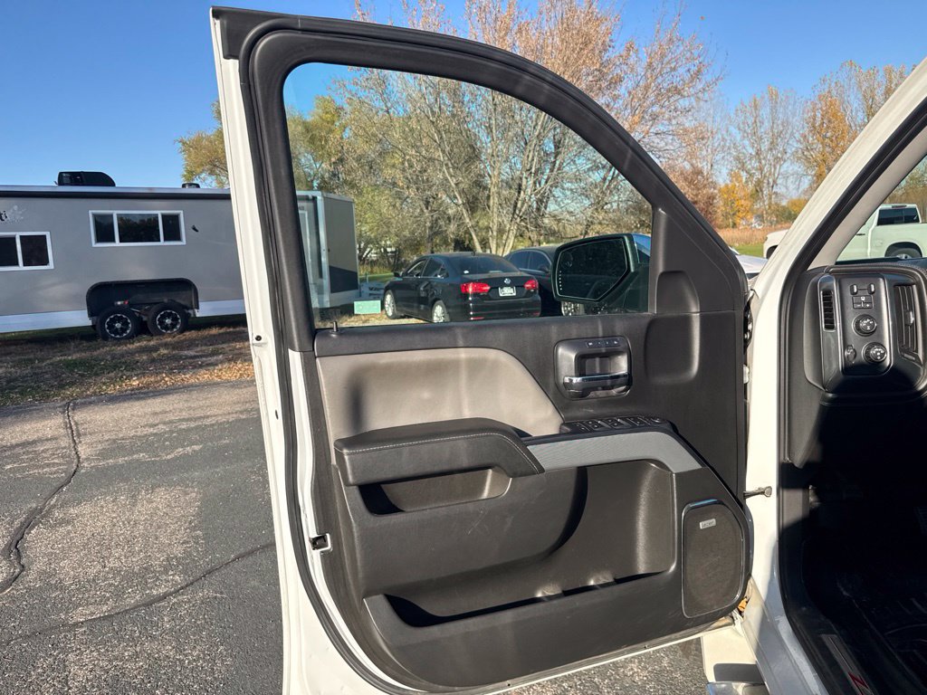 Used 2016 Chevrolet Silverado 1500 LTZ Z71 w/ LTZ Plus Package AWD/4WD image 11
