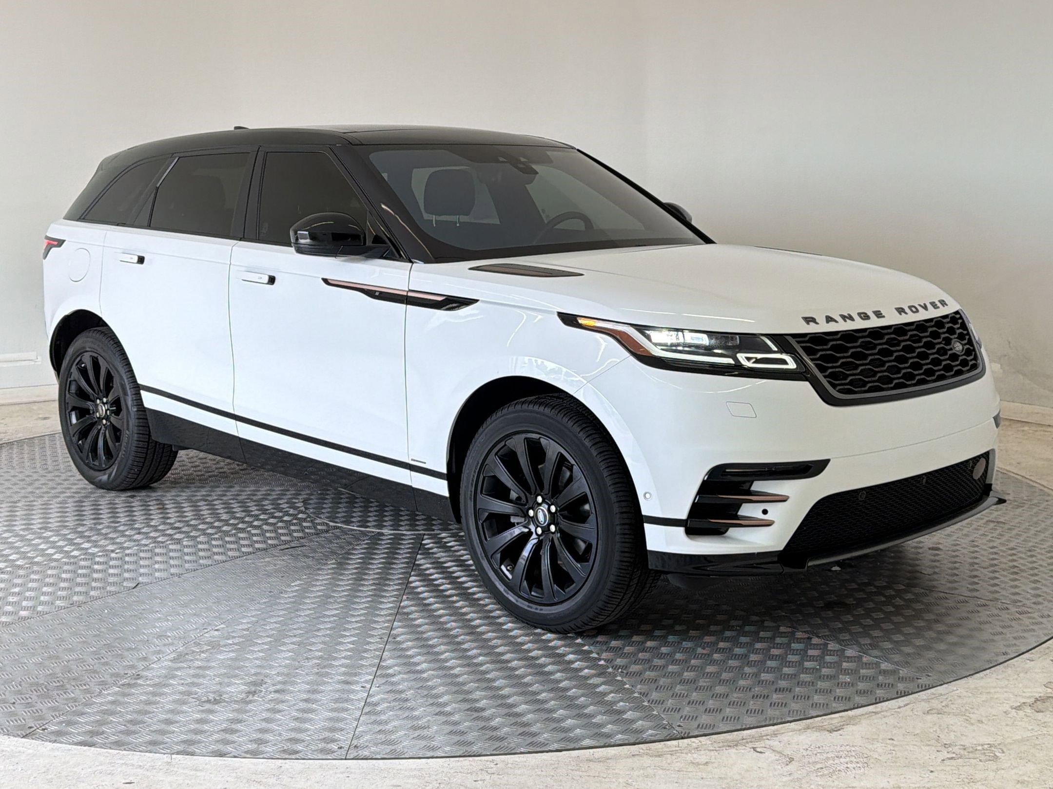 Used 2019 Land Rover Range Rover Velar R-Dynamic SE AWD/4WD image 7