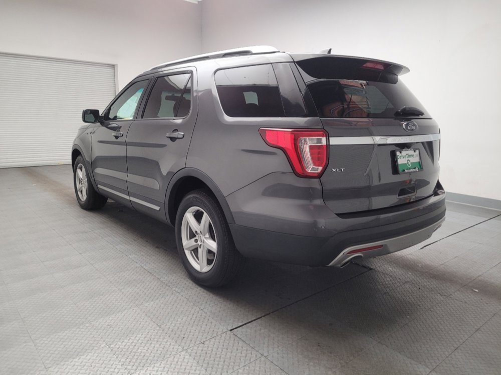 Used 2016 Ford Explorer XLT FWD image 5