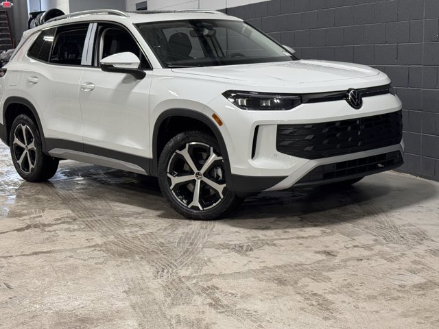 New 2026 Volkswagen Tiguan SE image 1