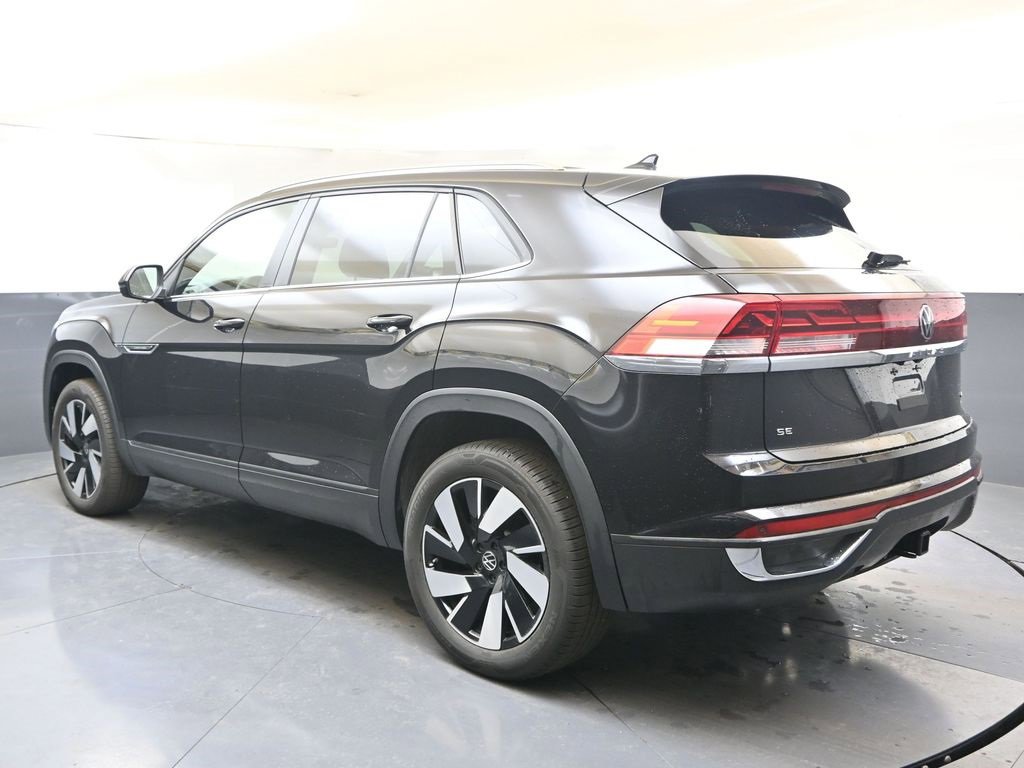Used 2025 Volkswagen Atlas Cross Sport SE image 3